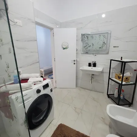 Square 21 Number 2 Apartment